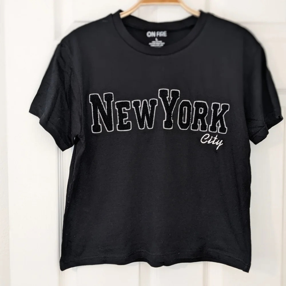 ON FIRE New York City Graphic T-Shirt, Short Sleeve Crew Neck Top L Black NWT